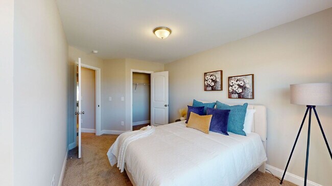 Building Photo - Roberts Floor Plan