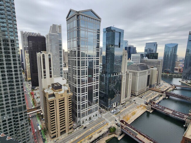 Building Photo - 300 N State St