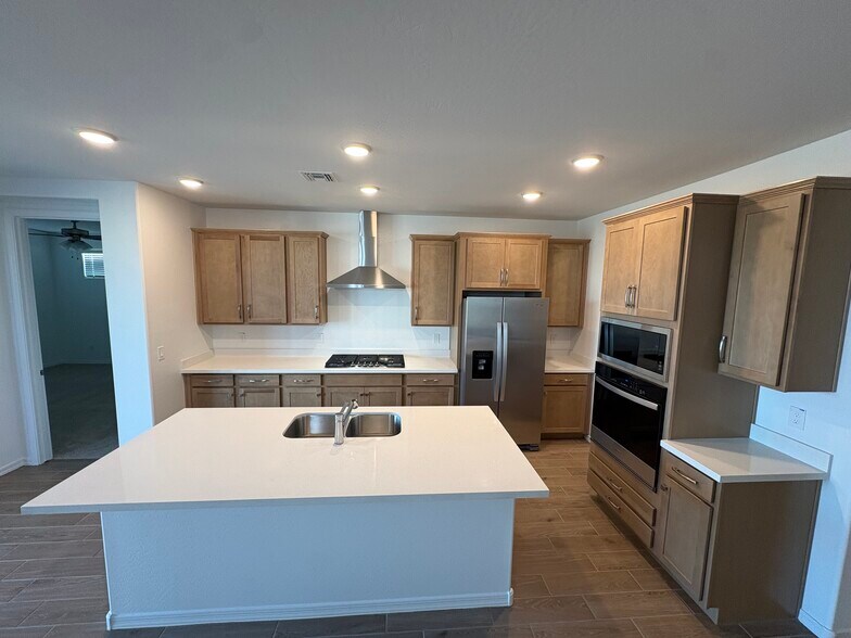 Building Photo - 675 W Riparian Dr