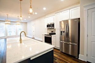 Building Photo - 100 W Main St