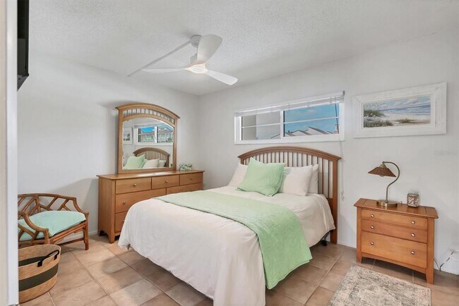 Building Photo - 1250 N Portofino Dr