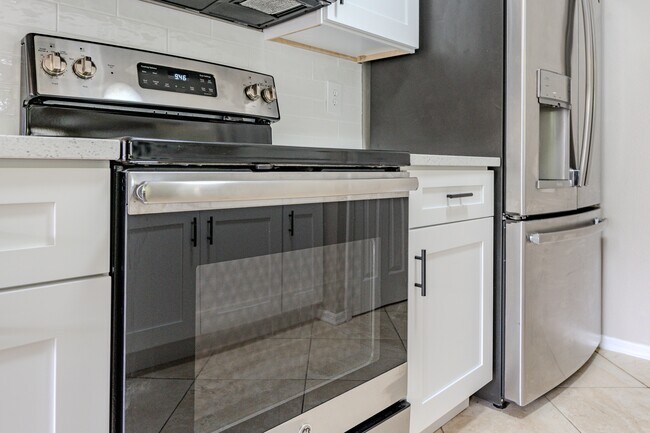 Building Photo - 5004 Laguna Bay Cir