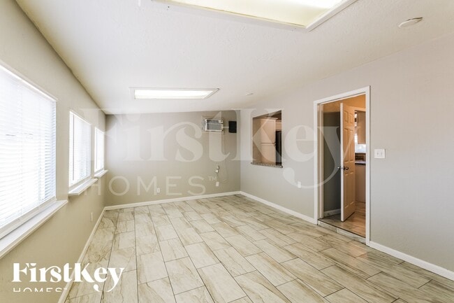 Building Photo - 1308 W Elm St