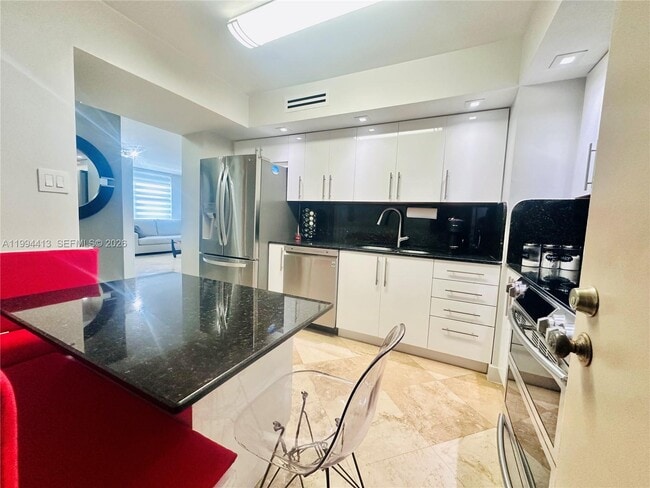 Building Photo - 9225 Collins Ave