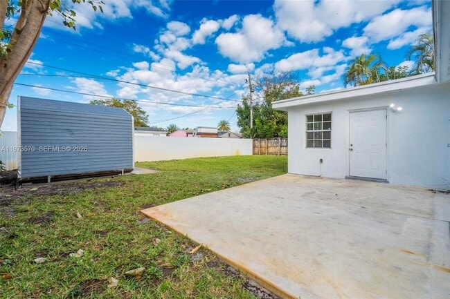 Building Photo - 1130 N 70th Ave