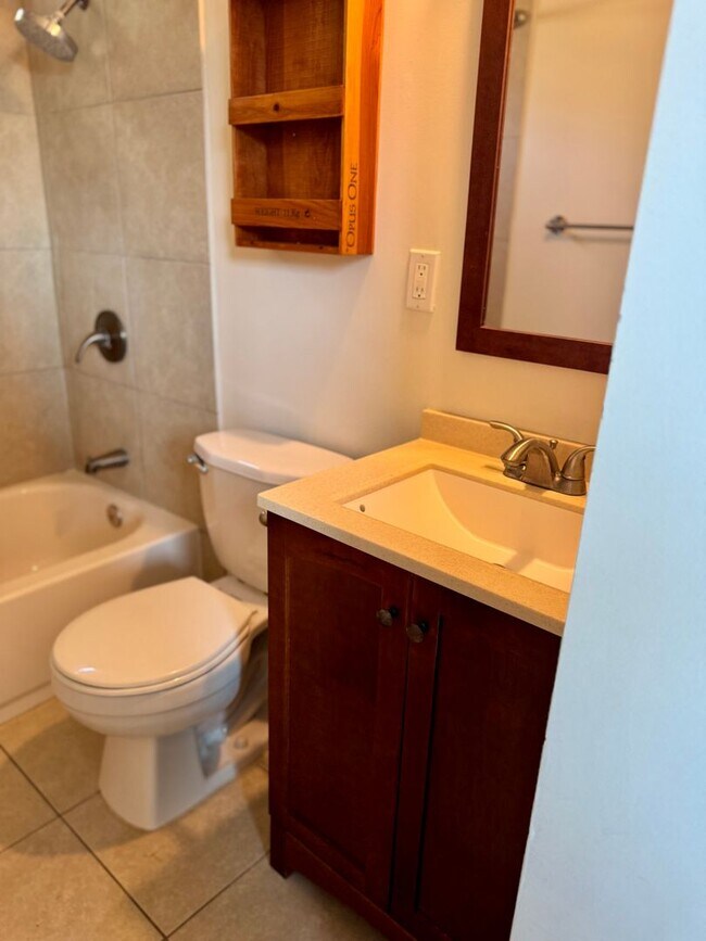 Building Photo - Beautiful 3BR 2.5 BA Hoyse in Allied Gardens