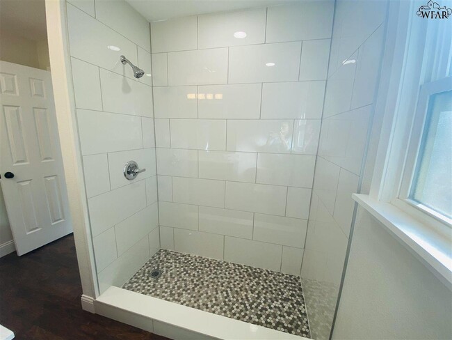 Building Photo - 4808 Alamo Dr