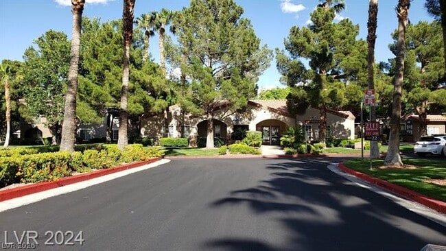 Building Photo - 2121 Blue Breeze Dr