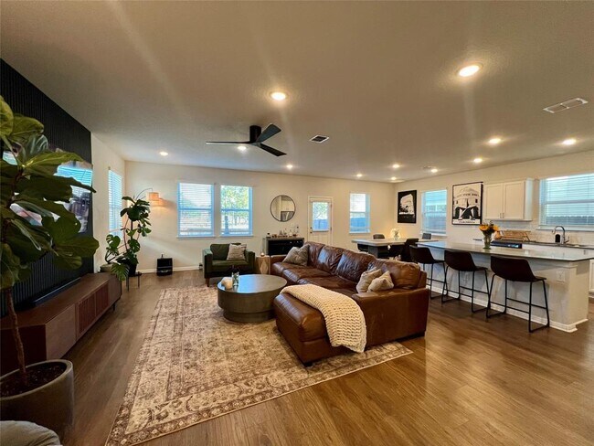 Building Photo - 11305 Sentinel Dr