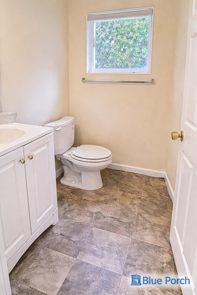 Building Photo - Mosely St Unit B