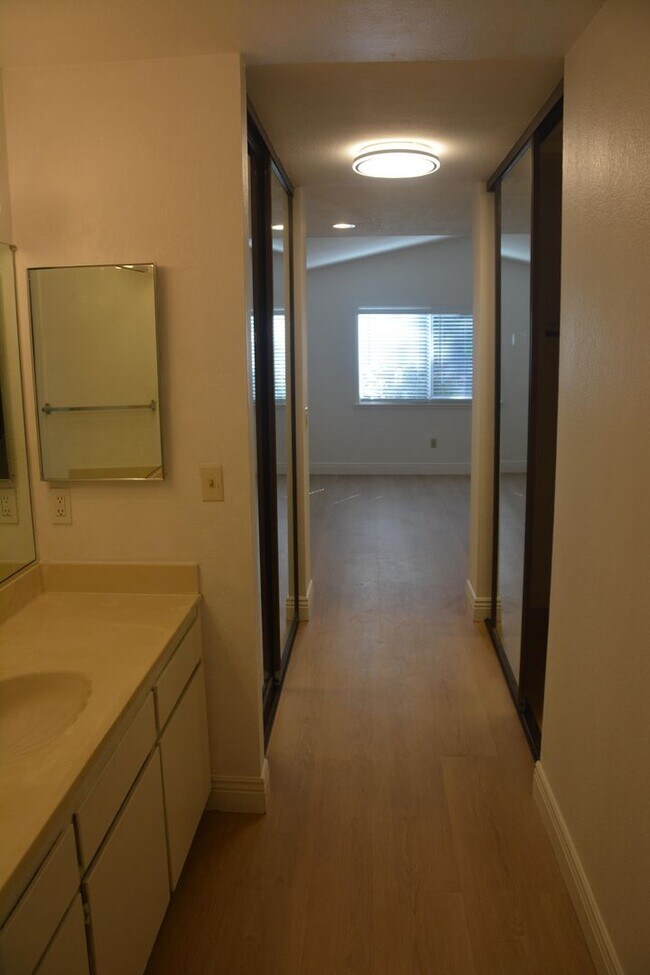 Building Photo - Sharp Pittsburg 3/2