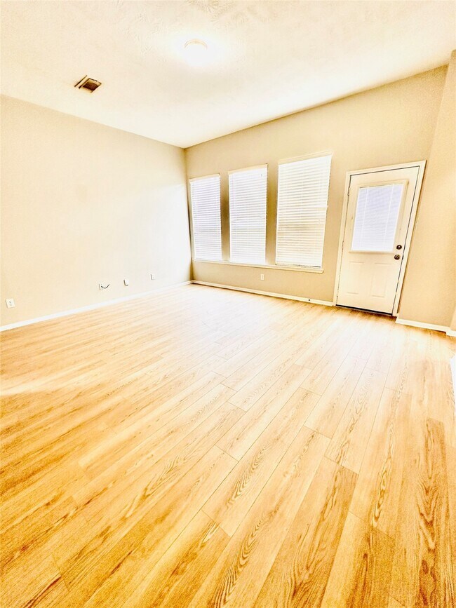 Building Photo - 20747 Pine Rain Ct