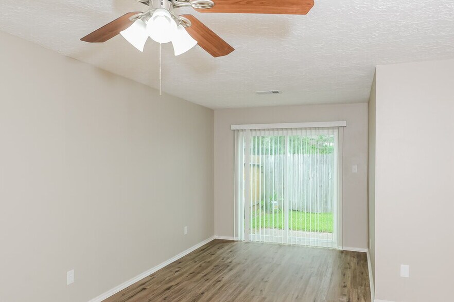 Building Photo - 6926 Bullinger Dr