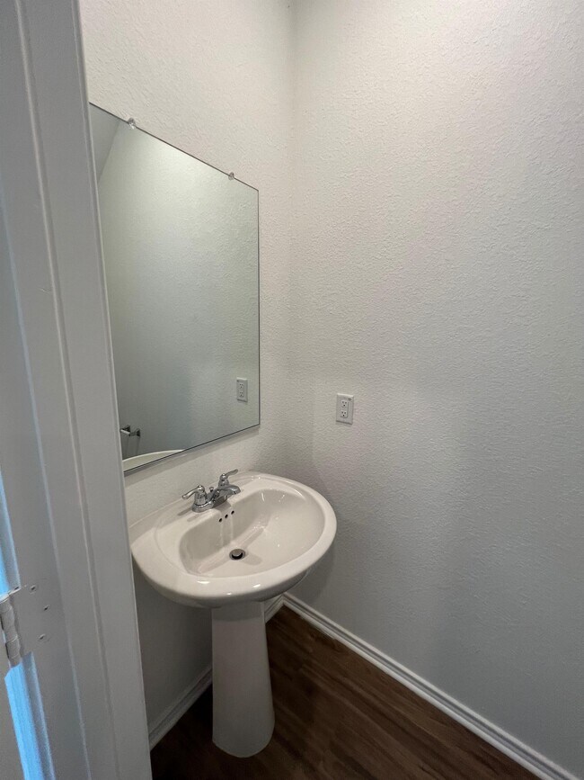 Building Photo - 300 Geode Glen