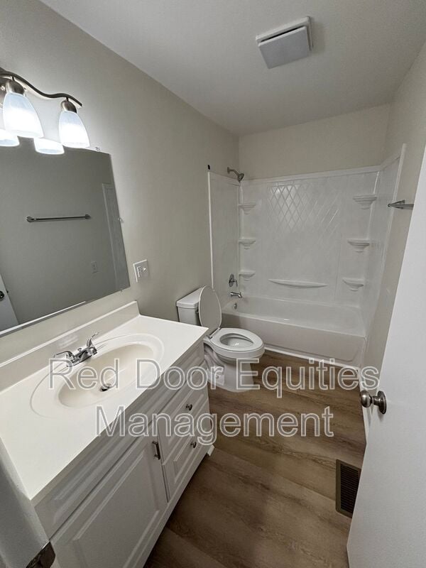 Building Photo - 522 N High St