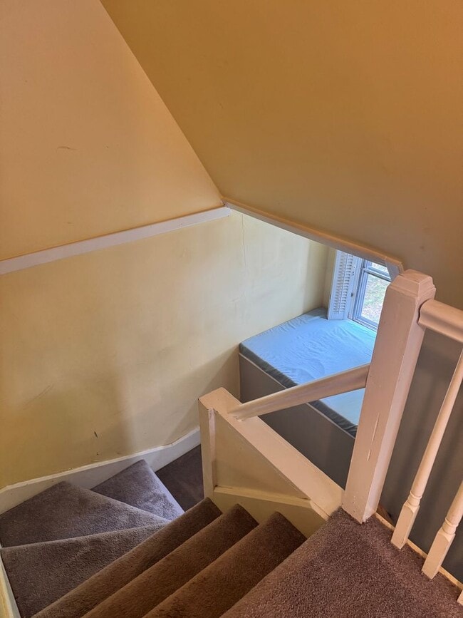 Building Photo - 305 Hurley Ave