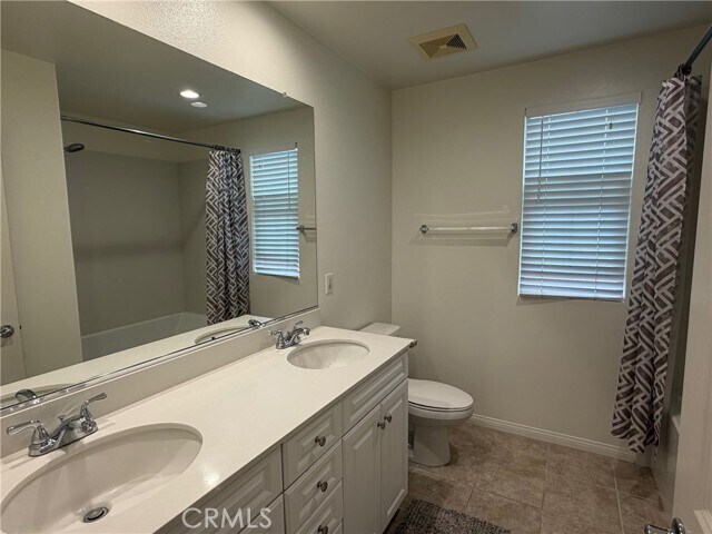 Building Photo - 33 Latitude