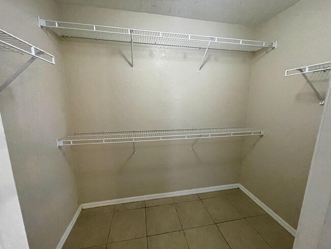 Building Photo - 683 Sagamore Dr