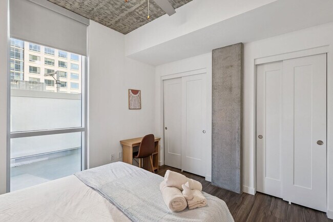 Building Photo - 222 E Jefferson St