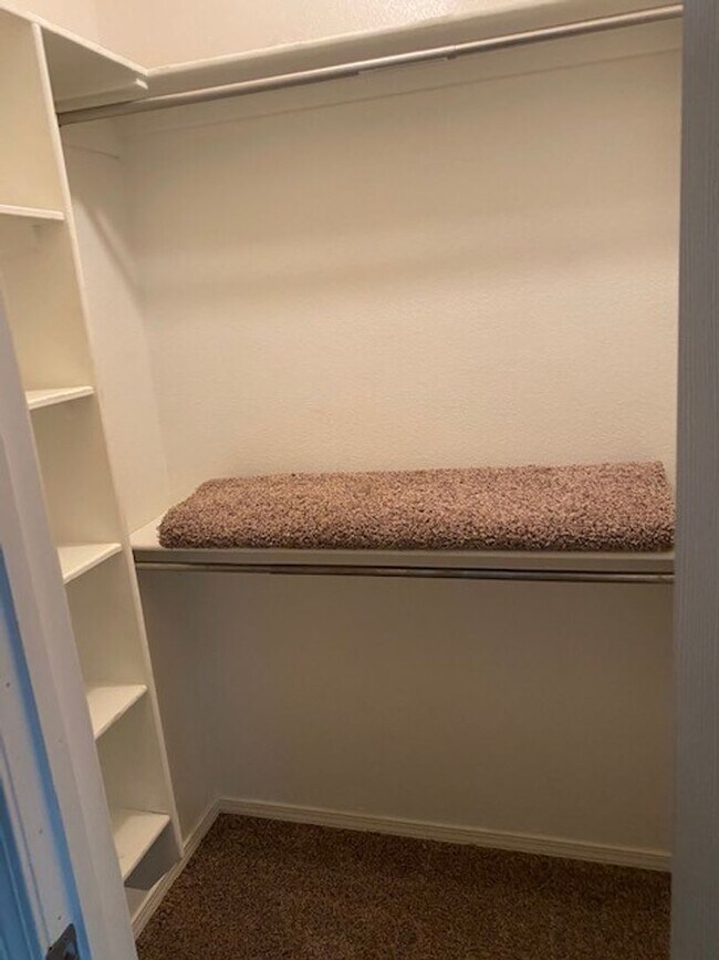 Building Photo - Cute 3 Bedroom Duplex Coming Available!