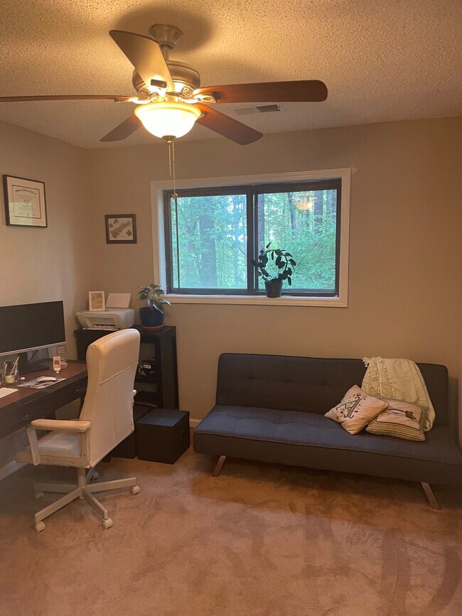 Building Photo - 1543 Hillhaven Dr