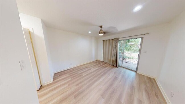 Building Photo - 500 E Riverside Dr
