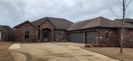 Building Photo - 3200 SW Hazelnut Ave