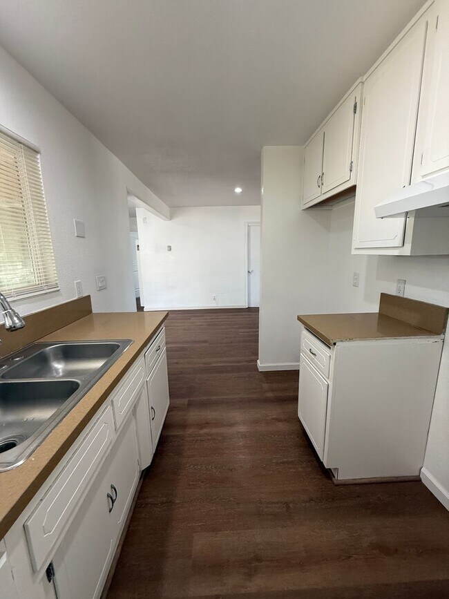 Building Photo - Charming 4-Bedroom Home for Rent in Hesperia, CA!