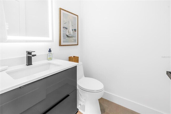 Building Photo - 2065 Goldenrod St