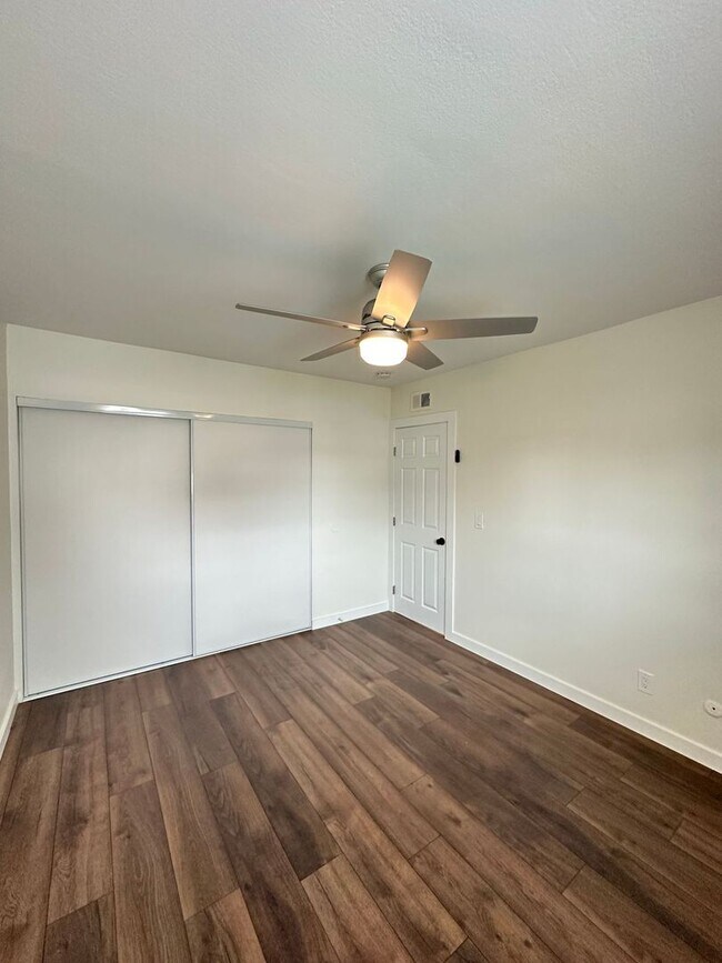 Building Photo - Anaheim 3 Bedroom 2.5 Bath Townhome - 1 Ca...