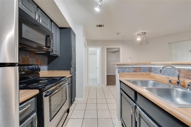 Building Photo - 2307 Balsam Dr