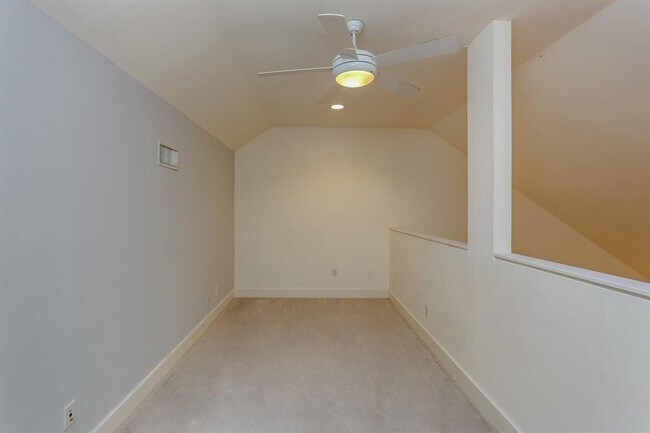 Building Photo - 4406 Koehler St