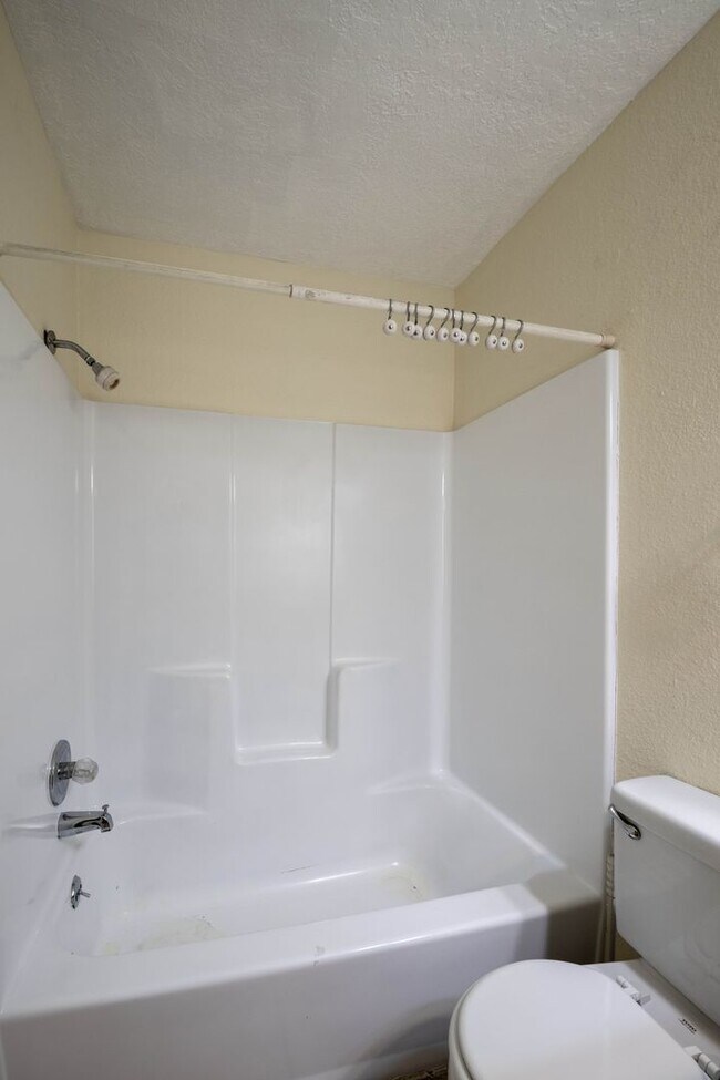 Building Photo - Cozy One-Bedroom at The Reserve