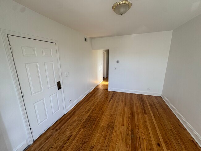 Building Photo - 4251 W Haddon Ave