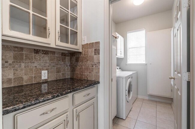 Building Photo - 22 Westwinds Cir