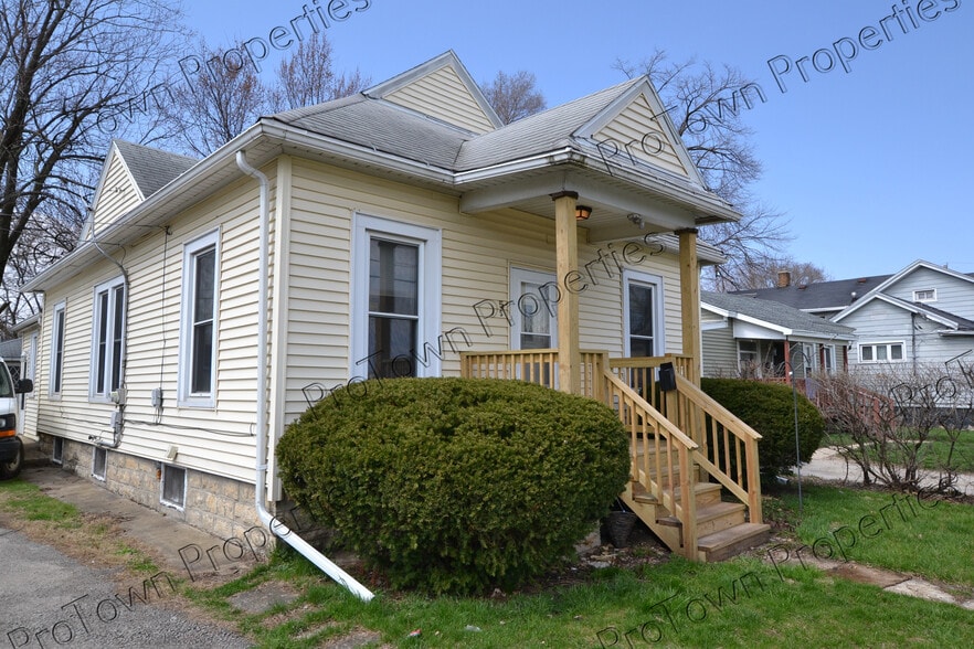 Primary Photo - 5 S Broadway St