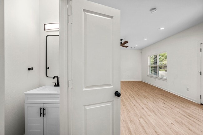 Building Photo - 5700 Elysian St