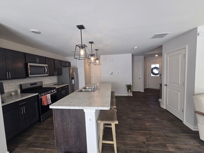 Building Photo - 719 Wellington Ln