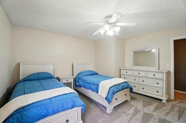 Building Photo - 2496 Frontier Dr