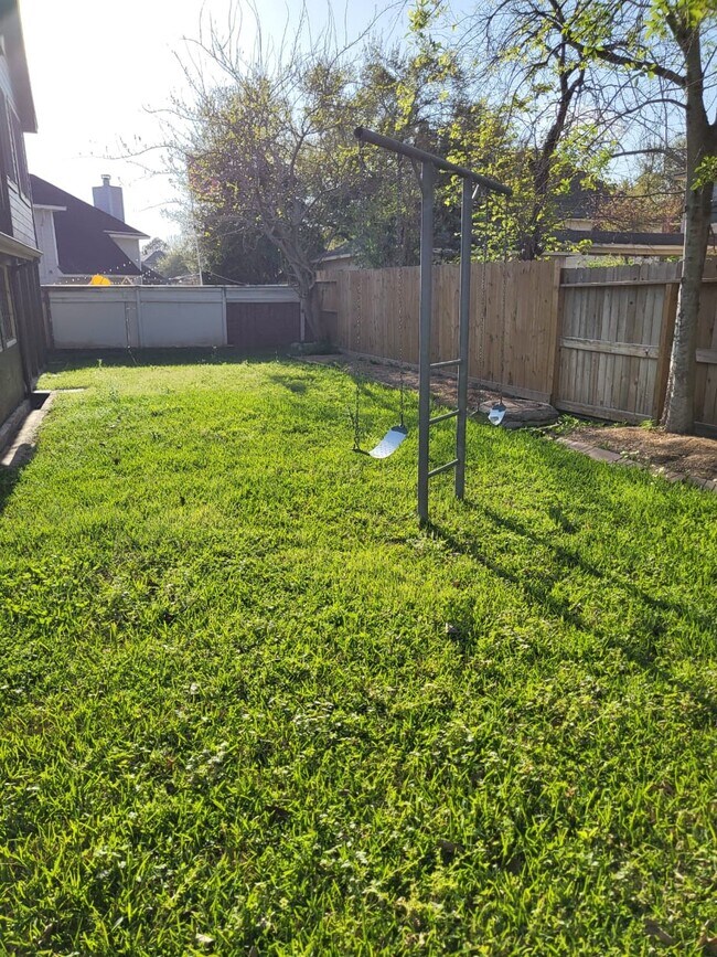 Building Photo - 14810 Rancho Vista Dr