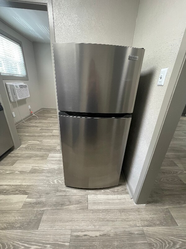 Building Photo - 1106 W 7th St