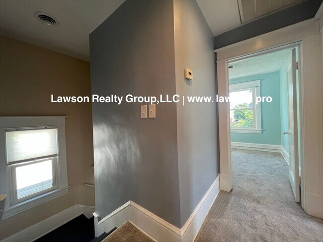 Building Photo - Charming Grandin Court House with Detached Garage and In Law Suite