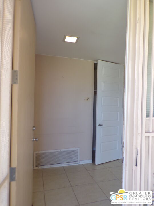 Building Photo - 2559 Whitewater Club Dr