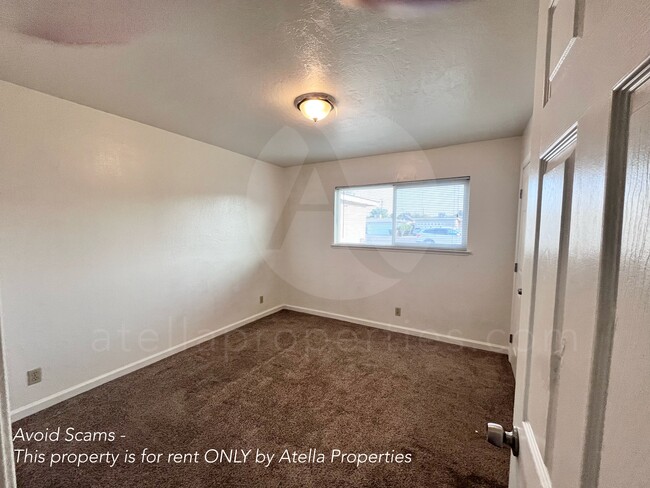 Building Photo - 248 E D St