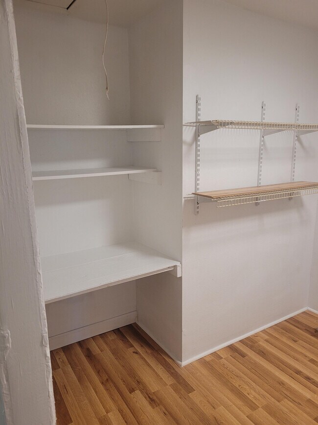 Building Photo - 4808 Fordham Dr