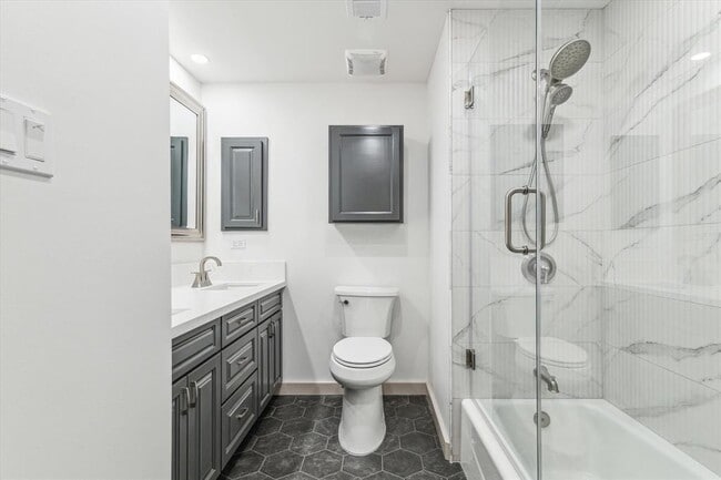 Building Photo - 2929 Buffalo Speedway