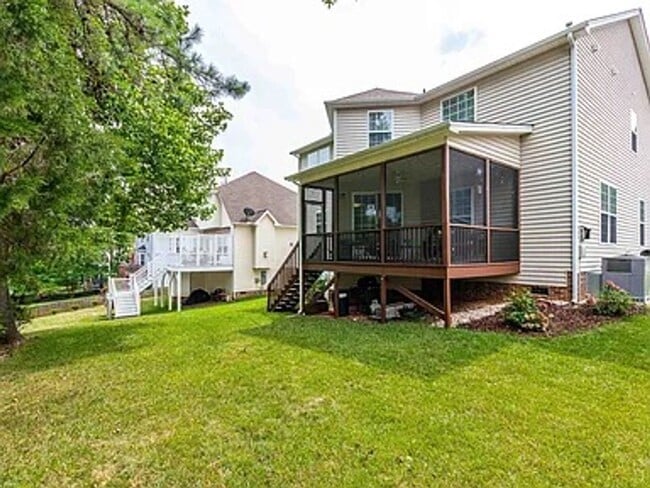 Building Photo - Stunning 3BD, 2.5BA Raleigh Home in the Prestigious Eagle Ridge Golf Community with Premier Ameni...