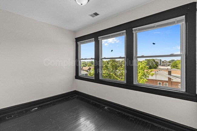 Building Photo - 4301 S 38th St