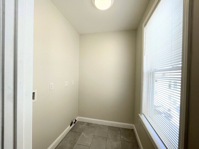 Building Photo - 25 Bennett St