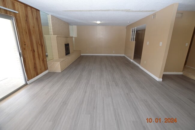 Building Photo - 2805 Kings Way